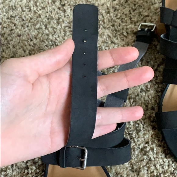 Cute black strap sandals . - Picture 3 of 12